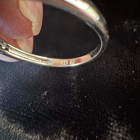 Gorgeous Sterling Silver Ring - Picture 5 of 6